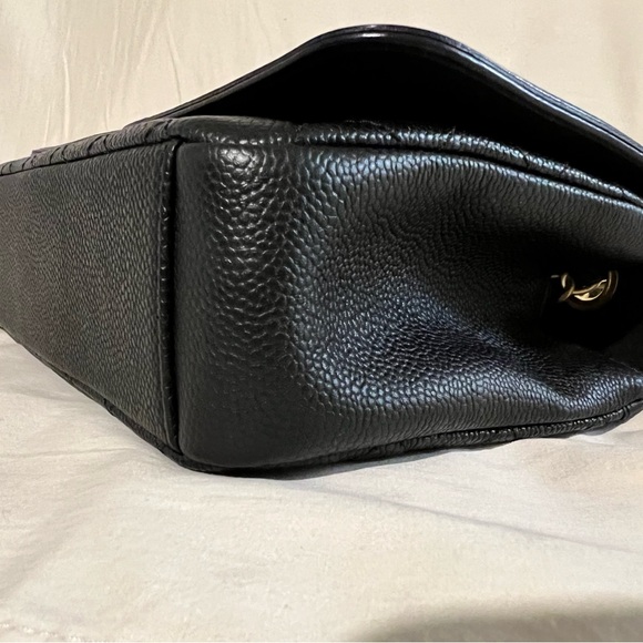 *SOLD* CHANEL Caviar Quilted Medium CC
Filigree Flap Black - Picture 10 of 16